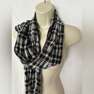 3/$15 Unbranded Women’s Stylish Black & White Plaid Skinny Scarf